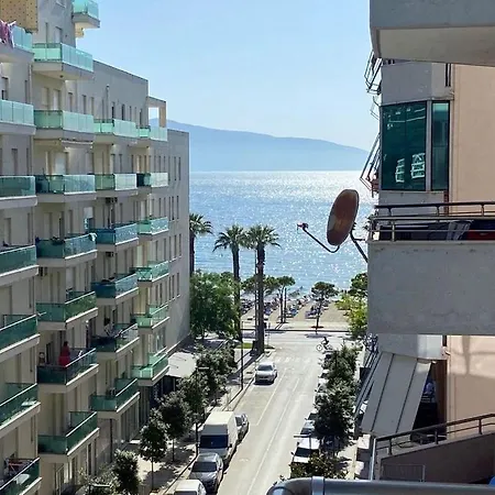 Flo Lungomare 아파트 Vlorë
